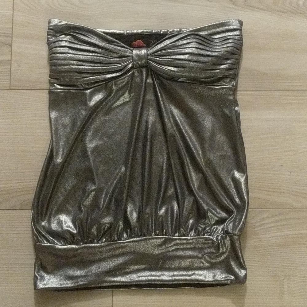 Silver amazing strapless crop top.